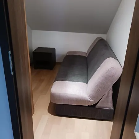 Pod Debem *